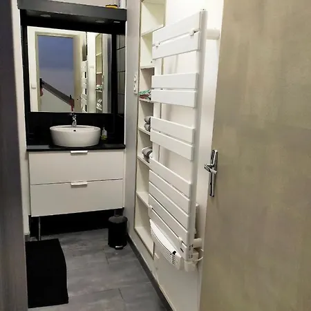 En Duplex Au 3ieme Etage Sans Ascenseur Апартаменты Йер